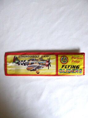 VINTAGE NEW FLYING GLIDERS THUNDERBOLT FIGHTER JET AIRPLANE KIT TOY